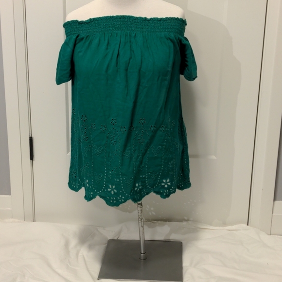 Off the shoulder top - Picture 2 of 3